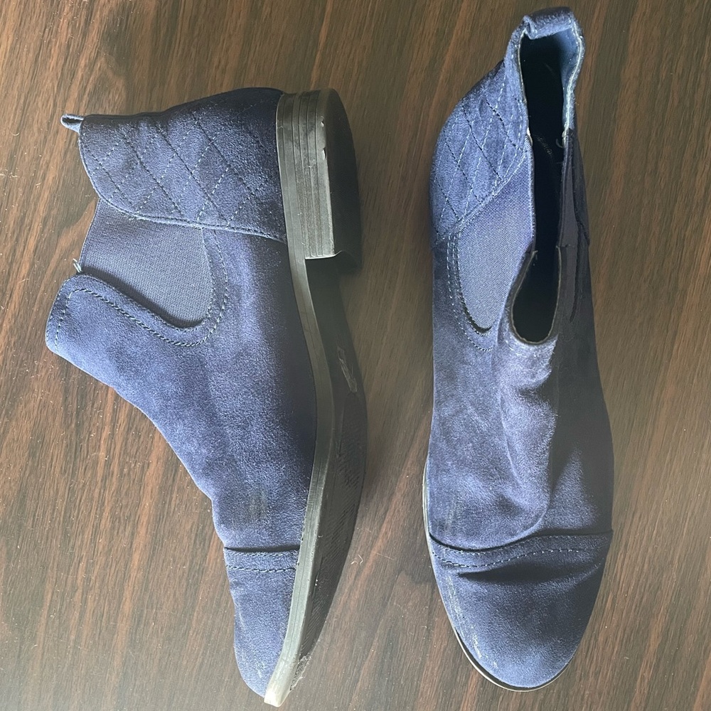 Navy Chelsea boots